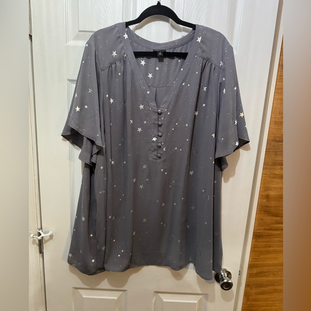 Torrid Women's Gray Star Print V-Neck Button Front Top
